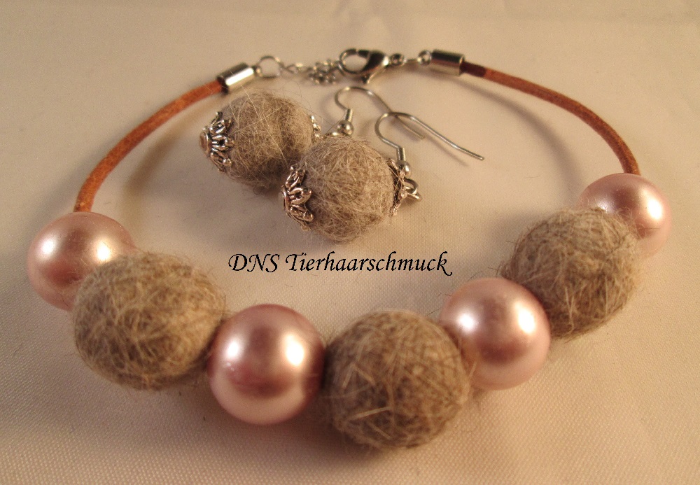 Armband aus gefilztem Katzenhaar