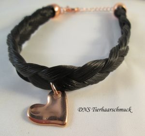 Flechtarmband aus Pferdehaaren mit Herz